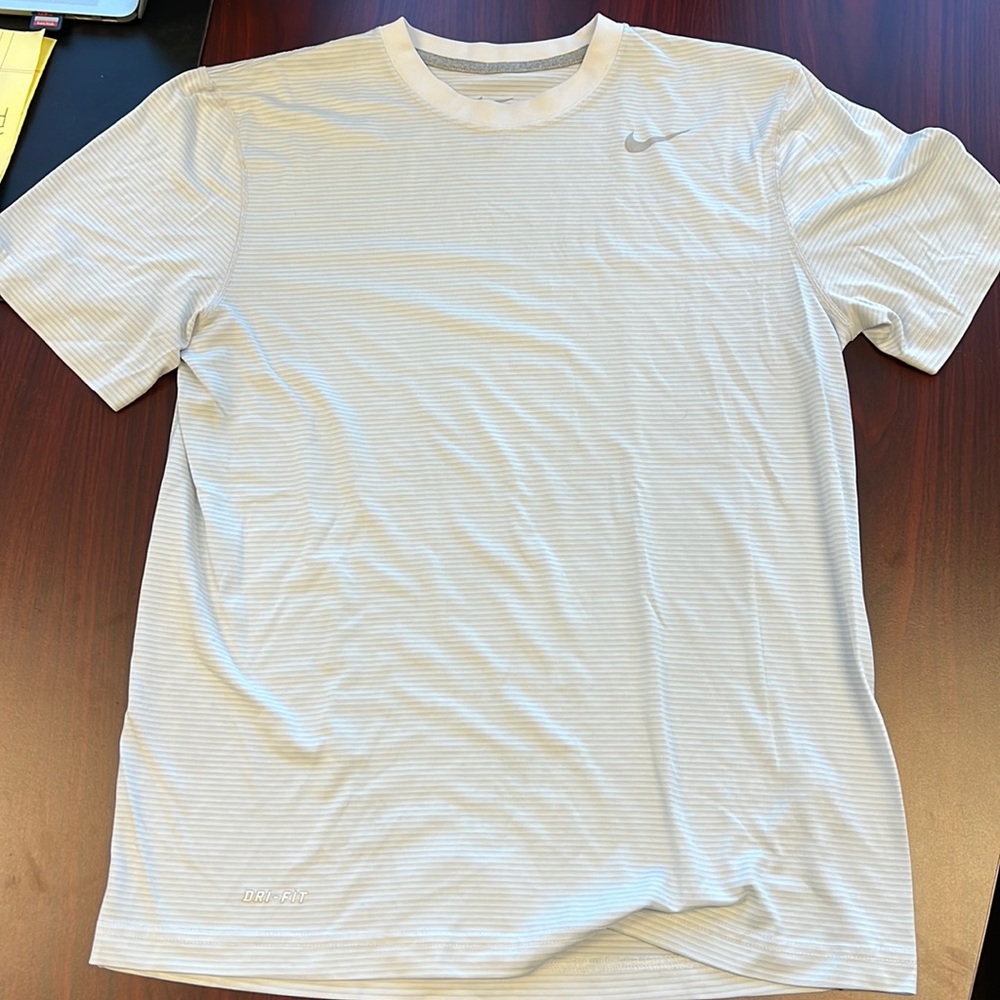 Nike Mens drifit medium training tee